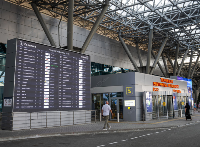 6 светодиодных экранов, аэропорт Уфы им. Мустая Карима